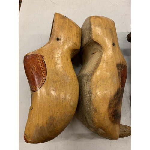 181 - A PAIR OF DECORATIVE WOODEN CLOGS