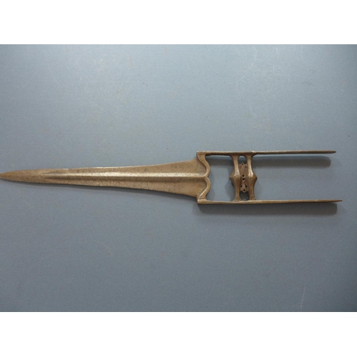 381 - AN INDIAN KATAR KNIFE - 26 CM BLADE