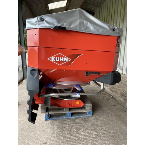 60 - A 2015 KUHN AXIS-M 40.2 EMC TWIN DISC FERTILISER SPINNER WITH INSTRUCTION BOOK/MANUAL