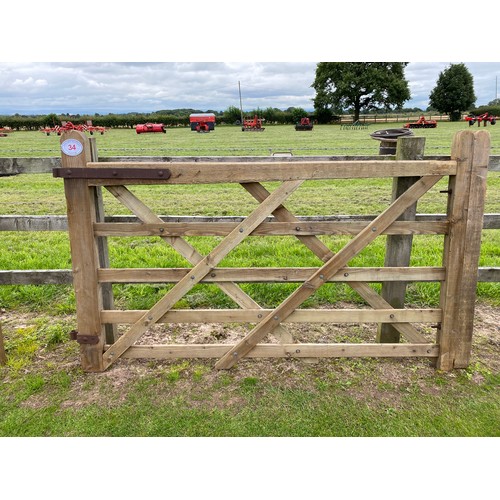 34 - WOODEN GATE APPROX 7'