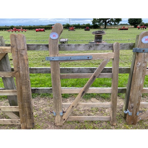 35 - WOODEN GATE APPROX 3'