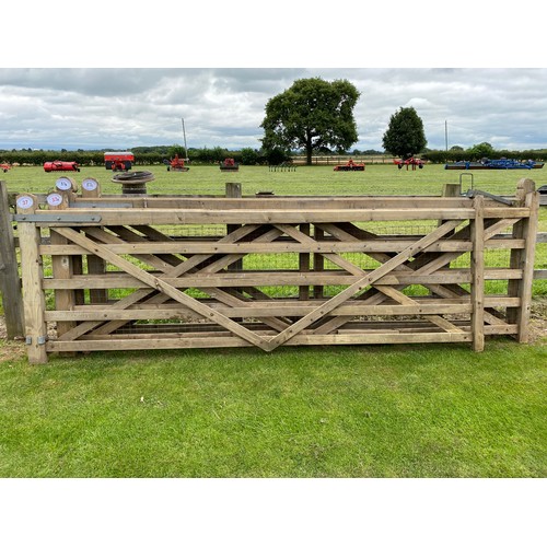 37 - LOTS 37,37A, 37B + 37C
4 WOODEN GATES 1X11'  3X12'
SOLD EACH - BUYER HAS THE OPTION TO PURCHASE ALL ... 