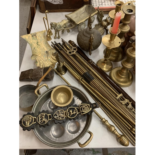 108 - A LARGE COLLECTION OF BRASSWARE TO INCLUDE A COAL BOX, WARMING PAN, KETTLES, CANDLESTICKS, STAIR ROD... 