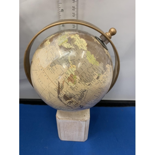 127 - A VINTAGE STYLE DESK WORLD GLOBE ON STAND WITH METAL ARCH 25CM