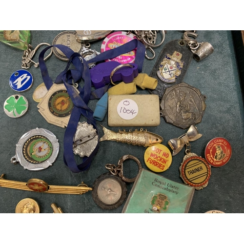 181 - A LARGE LOT OF METAL PIN BADGES, KEYRINGS ETC.