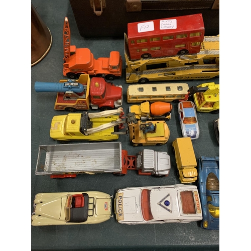 185 - A COLLECTION OF CORGI, DINKY AND LESNEY TOY CARS