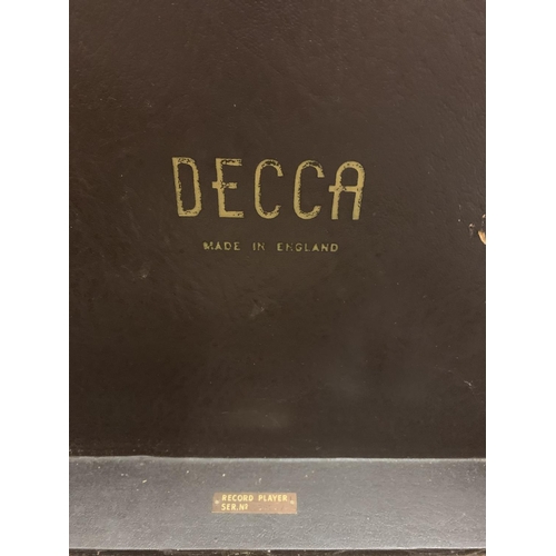 186 - A VINTAGE DECCA DUAL SPEED RECORD PLAYER