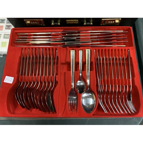 189 - A SOLINGEN CANTEEN OF CUTLERY IN A LOCKABLE CASE