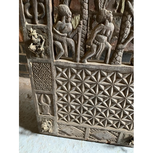 201 - A DECORATIVE ORIENTAL HAND CARVED HARDWOOD SCREEN/DOOR