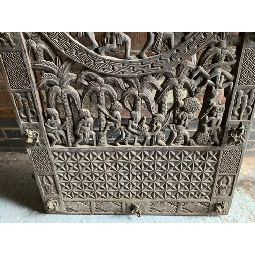 201 - A DECORATIVE ORIENTAL HAND CARVED HARDWOOD SCREEN/DOOR