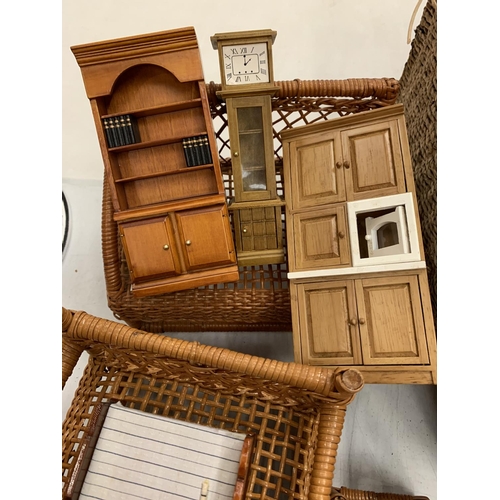 97 - VARIOUS ITEMS OF DOLLS HOUSE FURNITURE TO INCLUDE CHAIRS, TABLE, DRESSERS, CLOCK, LAMPS ETC