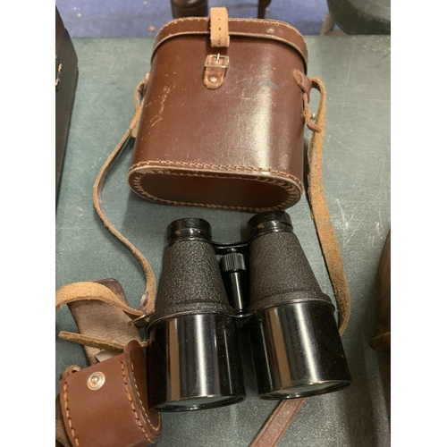 211 - A VINTAGE GERMAN CAMERA WITH CASE AND A PAIR OF BINOCULARS WITH CASE