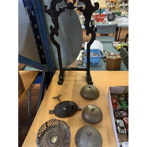 239 - A GONG STAND, AN ORIENTAL SHELL DISH AND VARIOUS GRAFITE ITEMS