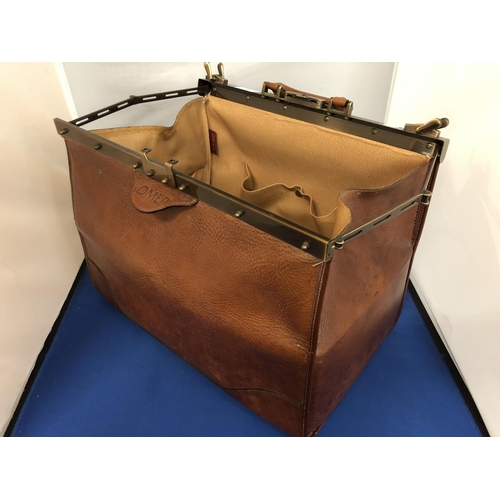 73 - A TAN LEATHER GLADSTONE BAG 41 X 19 CM