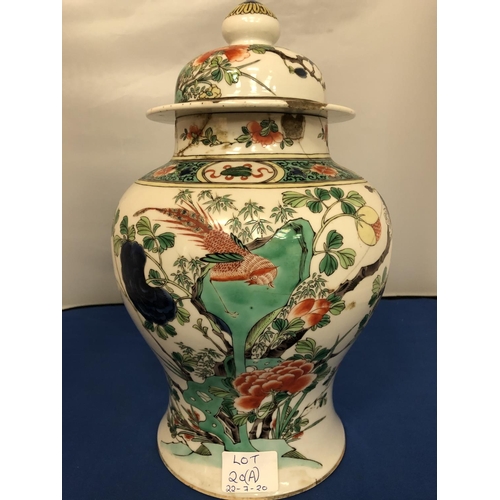 20A - A LARGE FAMILLE VERT HAND PAINTED GINGER JAR AND COVER CIRCA LATE 18TH EARLY 19TH CENTURY, 34CM HIGH... 