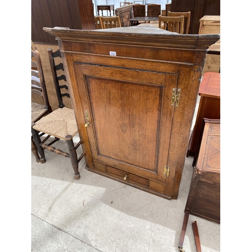 2139 - A GEORGIAN OAK FLAT FRONT CORNER CUPBOARD WITH ONE DOOR AND LOWER DRAWER