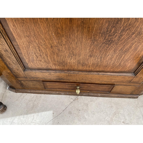 2139 - A GEORGIAN OAK FLAT FRONT CORNER CUPBOARD WITH ONE DOOR AND LOWER DRAWER