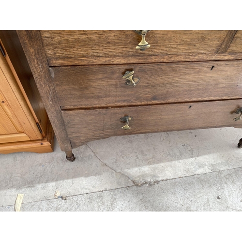 2153 - AN OAK DRESSING TABLE WITH ONE SMALL, TWO SHORT AND TWO LONG DRAWERS - MIRROR NEEDS SIDE HANGER