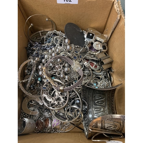 102 - A QUANTITY OF WHITE METAL JEWELLERY