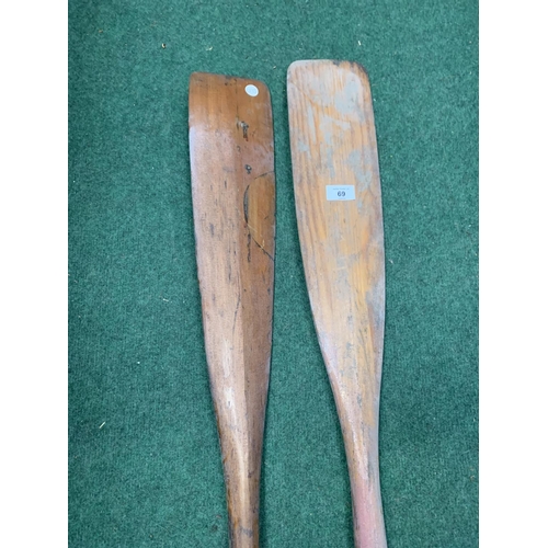 69 - A VINTAGE PAIR OF WOODEN OARS