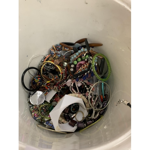 80 - A VINTAGE WHITE CERAMIC BUCKET WITH A LARGE QUANTITY OF COSTUME JEWELLERY