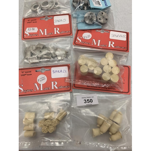 350 - A QUANTITY OF MODEL RAILWAY ACCESSORIES TO INCLUDE FIGURES, SACKS, BARRELS ETC