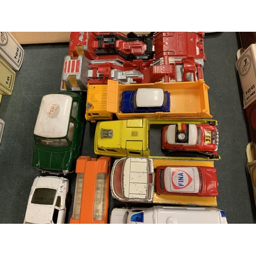 372 - A COLLECTION OF VEHICLES