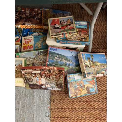 444 - A LARGE COLLECTION OF VINTAGE JIGSAWS, GAMES ETC