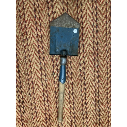 177 - A GERMAN  STAHL ENTRENCHING TOOL