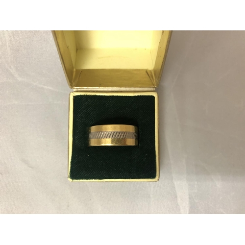 473 - AN 18 CARAT YELLOW GOLD WEDDING BAND - 8.5 GRAMS, RING SIZE N/O