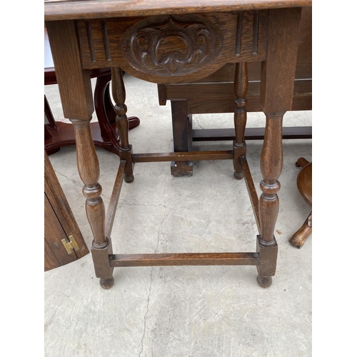 1855 - A SQUARE OAK SIDE TABLE