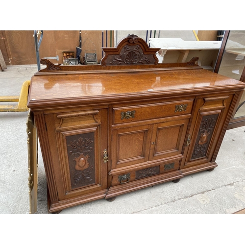 1862 - AN OAK SIDEBOARD WITH FOUR DOORS, TWO DRAWERS AND SPLASHBACK