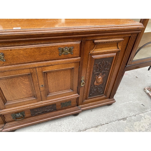 1862 - AN OAK SIDEBOARD WITH FOUR DOORS, TWO DRAWERS AND SPLASHBACK