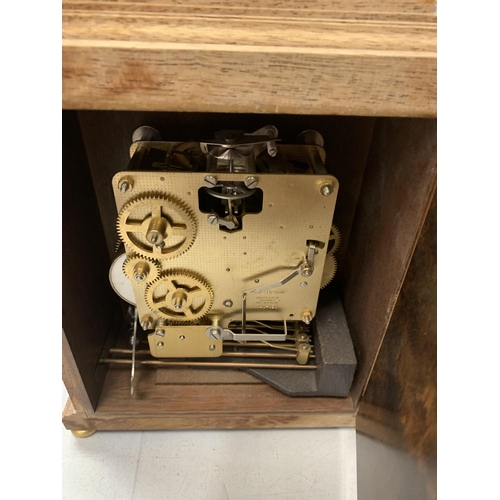 202 - A MAHOGANY MANTLE CLOCK FRANZ HERMLE