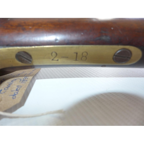 330 - A GOOD QUALITY 1858 PATTERN .577 CALIBRE PERCUSSION CAP CAVALRY CARBINE, DATED 1859 WITH TOWER MARK,... 