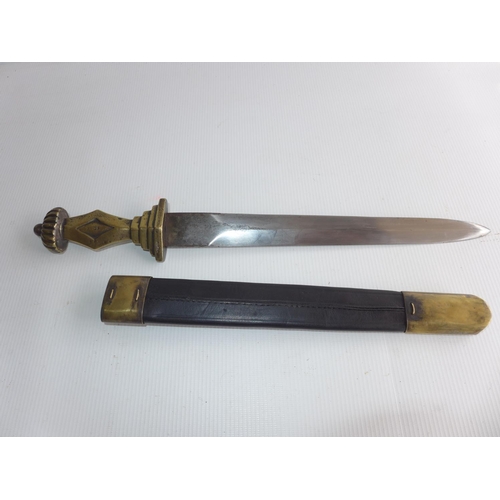 358 - A HEAVY BRASS GRIPPED KNIFE AND SCABBARD, 28cm BLADE