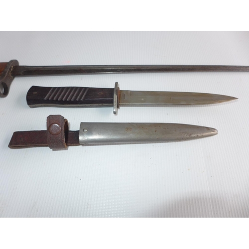 359 - A GERMAN KNIFE AND SCABBARD, 15.5cm BLADE STAMPED GUTTLIEB SOLINGEN AND A BAYONET WITH 44cm BLADE