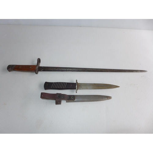 359 - A GERMAN KNIFE AND SCABBARD, 15.5cm BLADE STAMPED GUTTLIEB SOLINGEN AND A BAYONET WITH 44cm BLADE