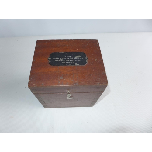 363 - A CASED ALTIMETER, SERIAL NUMBER 115/52