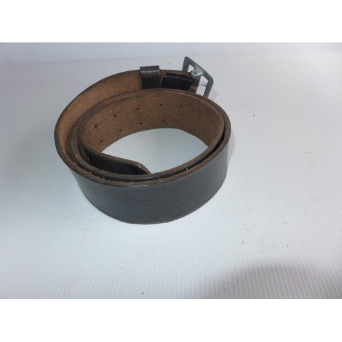 377 - A WORLD WAR II GERMAN OFFICERS BELT