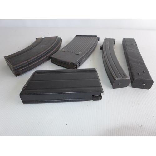 386 - FIVE ASSORTED GUN MAGAZINES