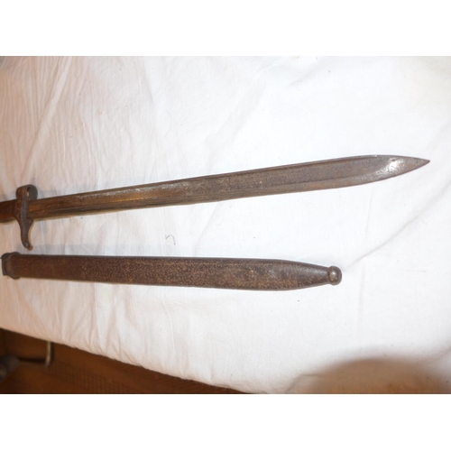 404 - A FRENCH 1892 MANLICHER BAYONET AND SCABBARD, 40cm BLADE