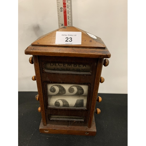 23 - A VINTAGE WOODEN DESK CALENDAR