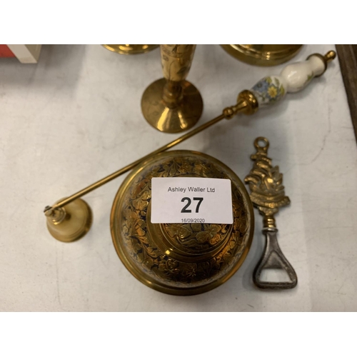 27 - A COLLECTION OF BRASSWARE TO INCLUDE LAMP, MAGNIFYING GLASS AND BELL