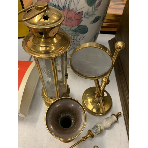 27 - A COLLECTION OF BRASSWARE TO INCLUDE LAMP, MAGNIFYING GLASS AND BELL