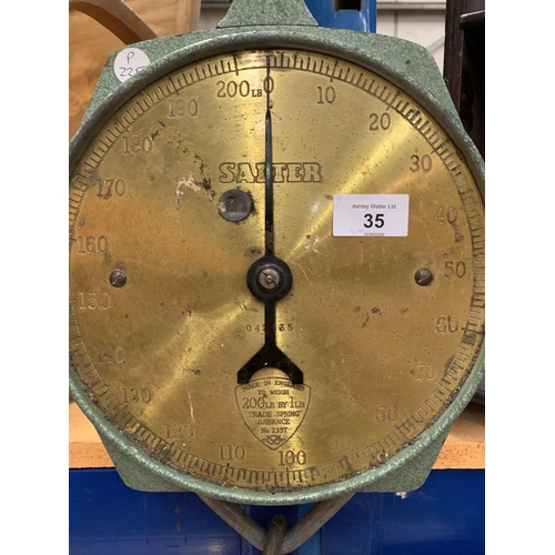 35 - A GREEN METAL AND BRASS SALTER 200LB HANGING WEIGHING SCALES TRADE SPRING BALANCE 235T