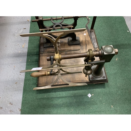 85 - A VICTORIAN SILK WINDER