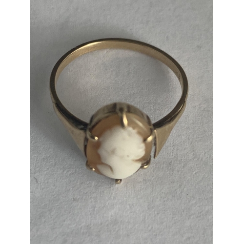 543 - A 9 CARAT GOLD CAMEO RING