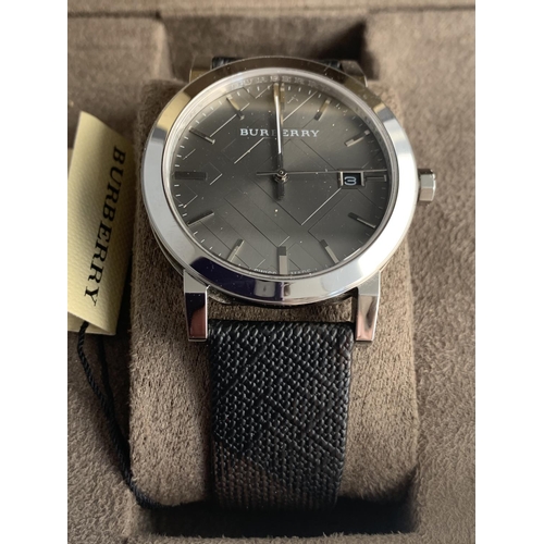 566 - A NEW BURBERRY WRISTWATCH