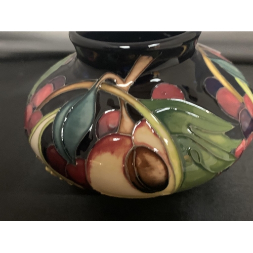 722 - A MOORCROFT QUEENS CHOICE VASE 3 INCHES TALL